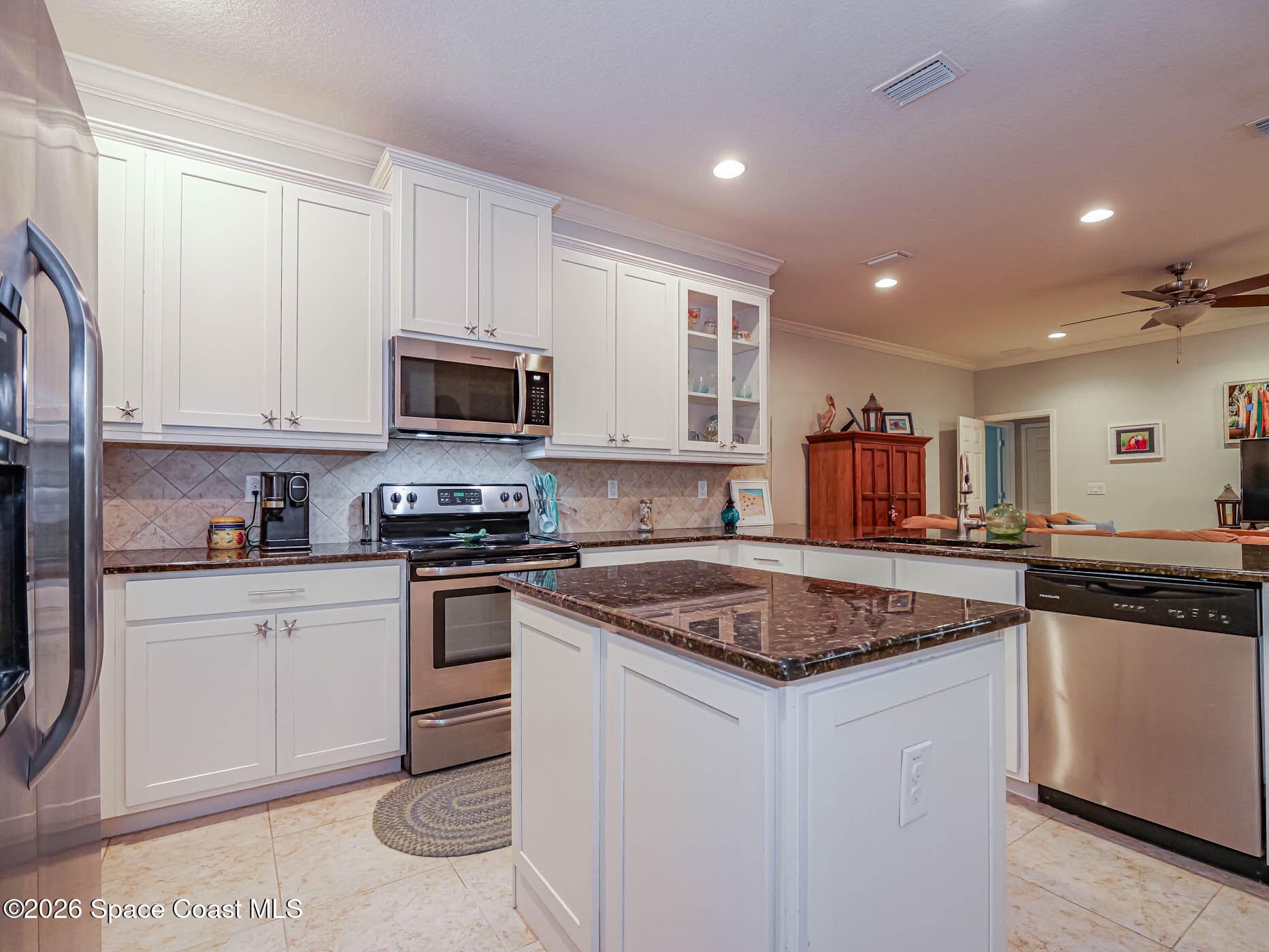 6400 Montserrat Drive photo 14