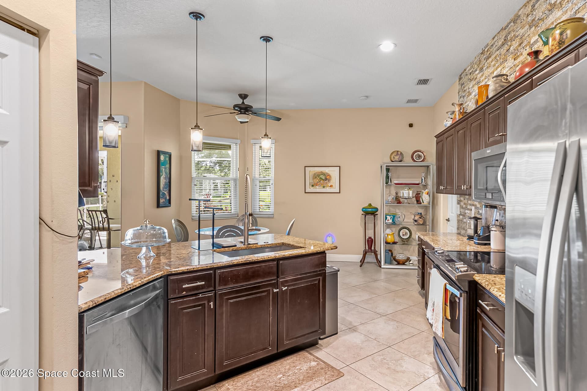 576 Gardendale Circle SE photo 8