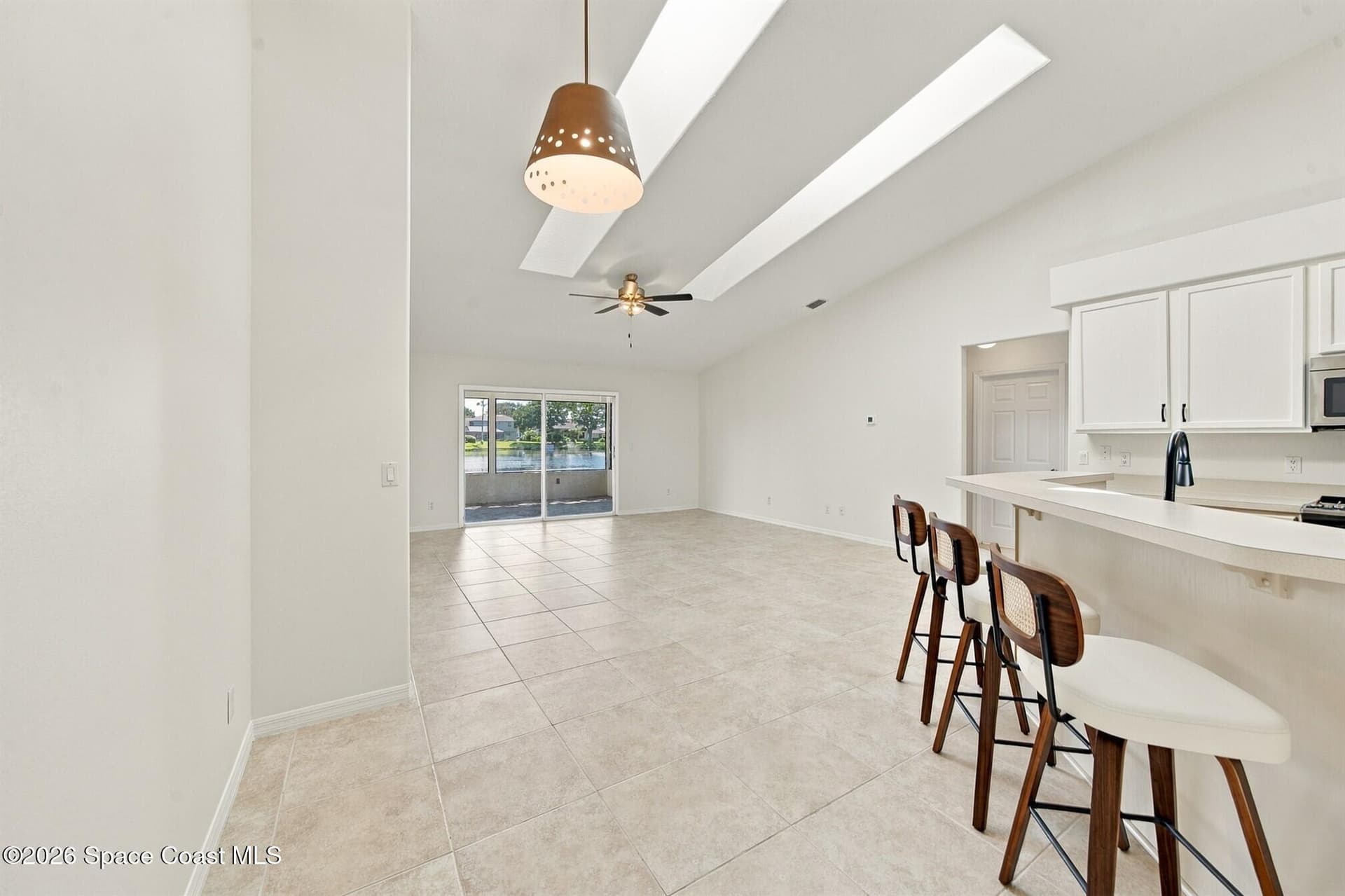 423 Vizcaya Court photo 4