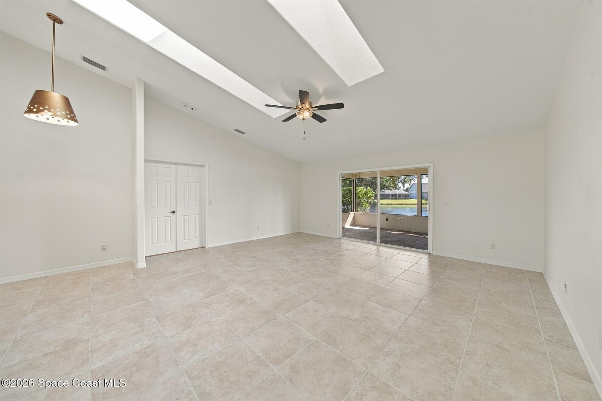 423 Vizcaya Court photo 7