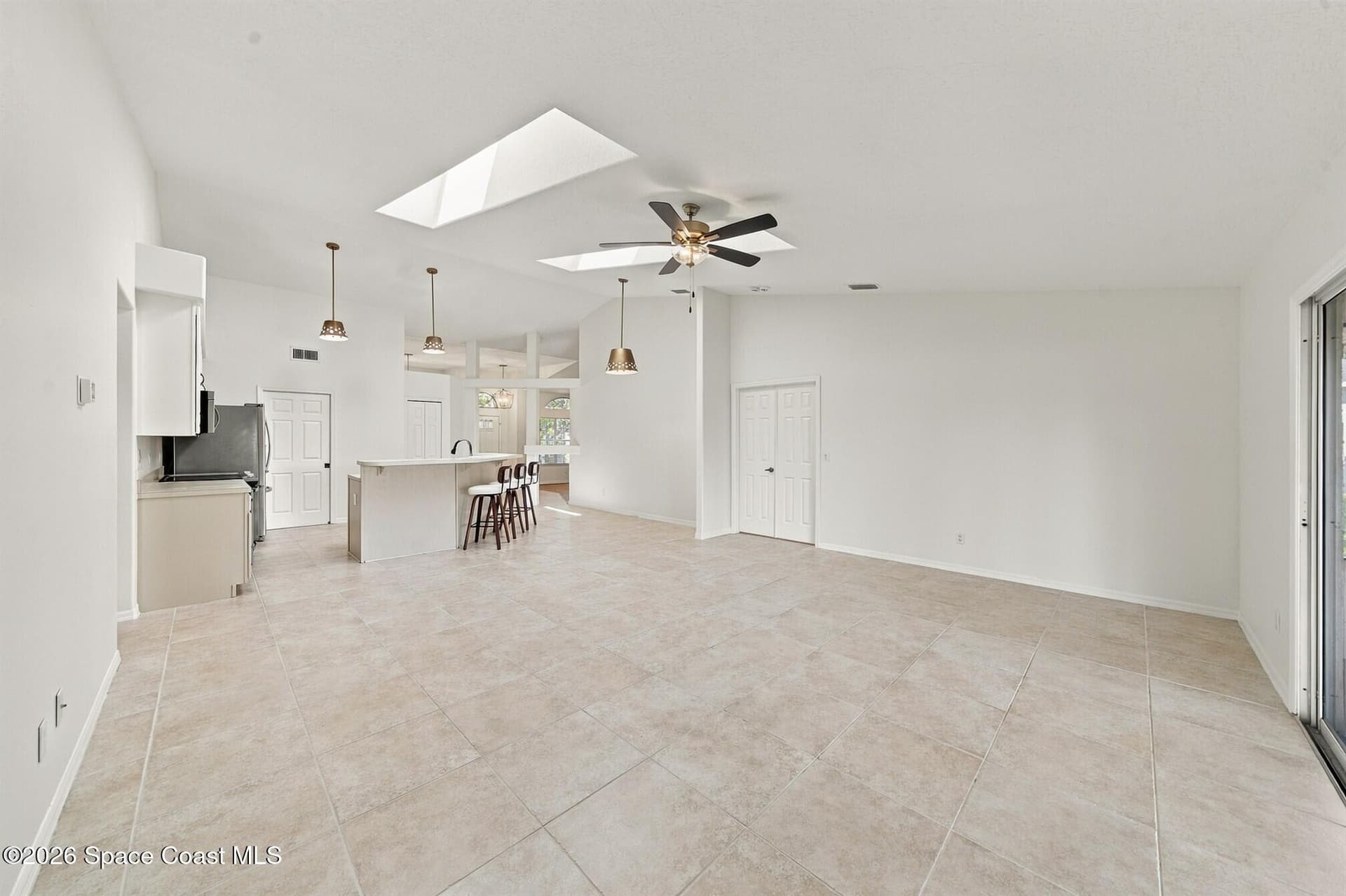 423 Vizcaya Court photo 9