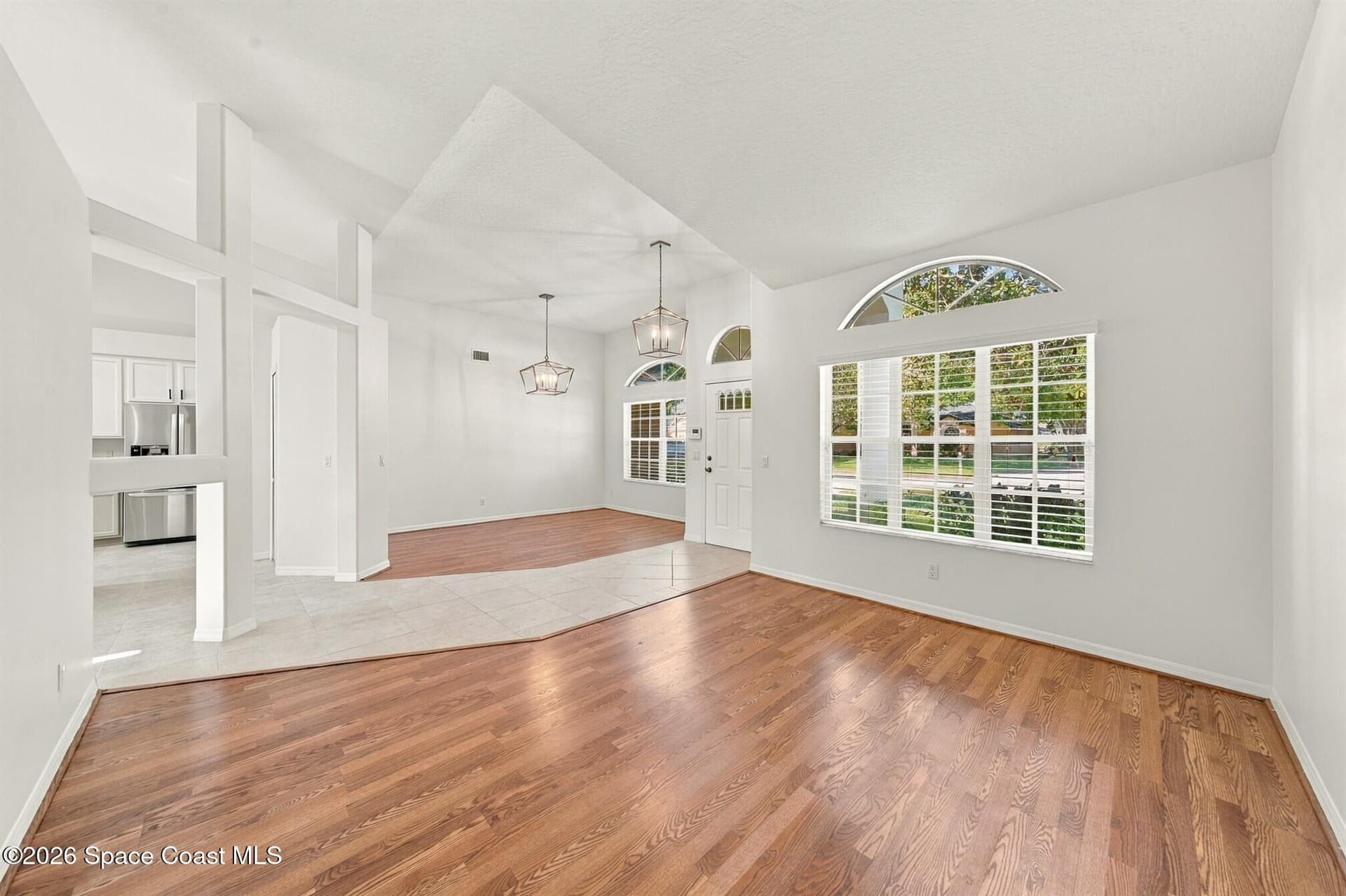 423 Vizcaya Court photo 3