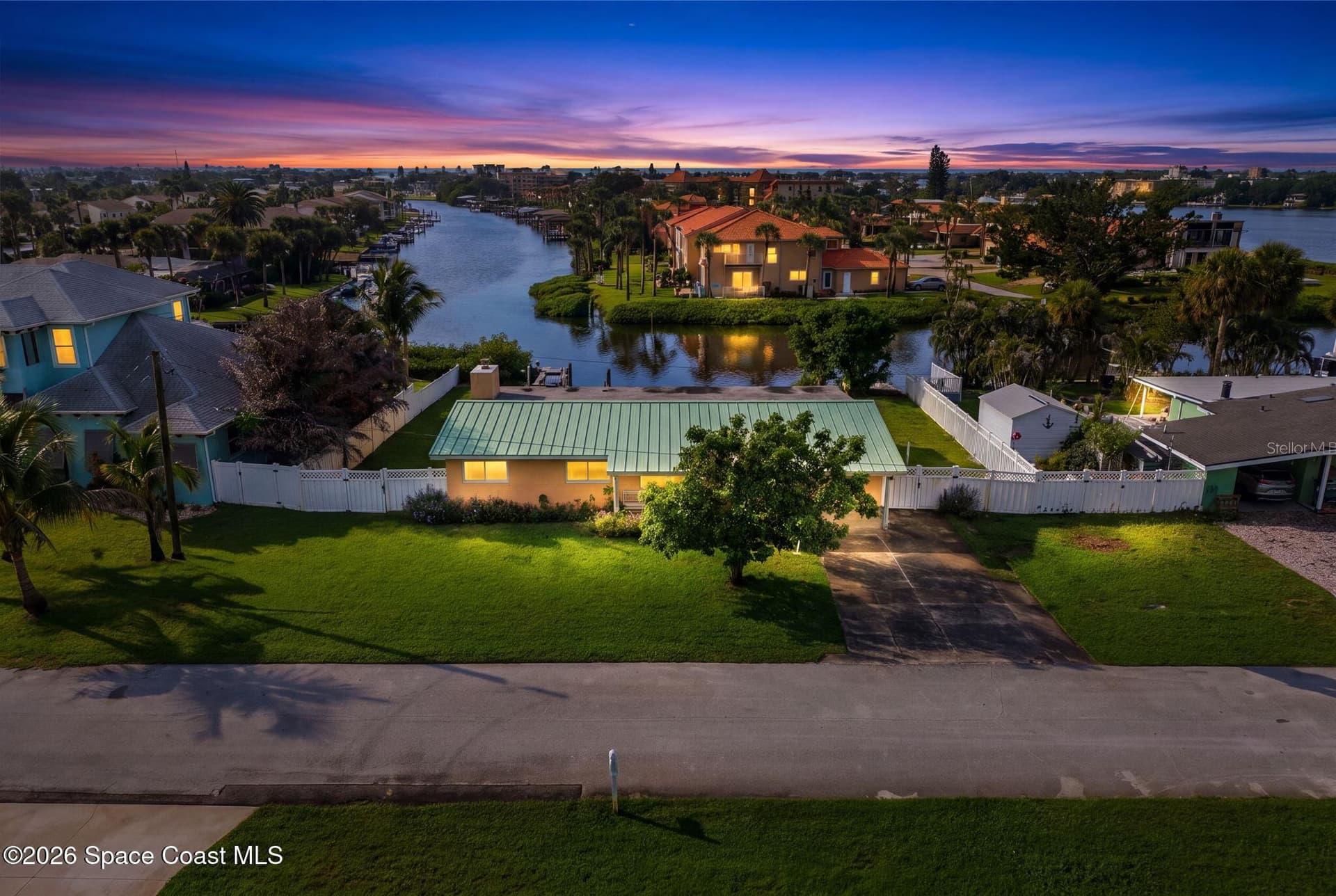 6 Venetian Way B photo 1