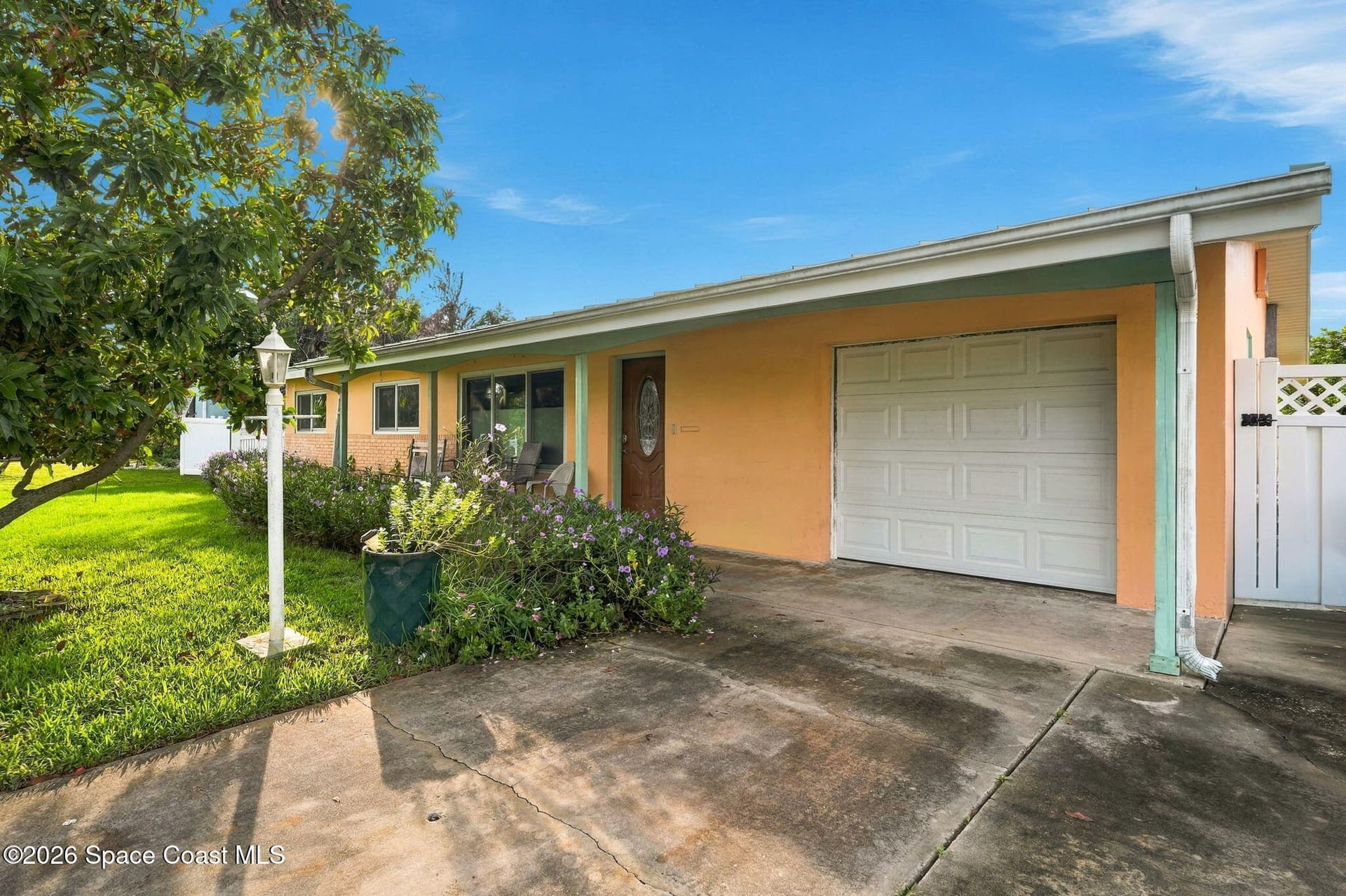 6 Venetian Way B photo 15