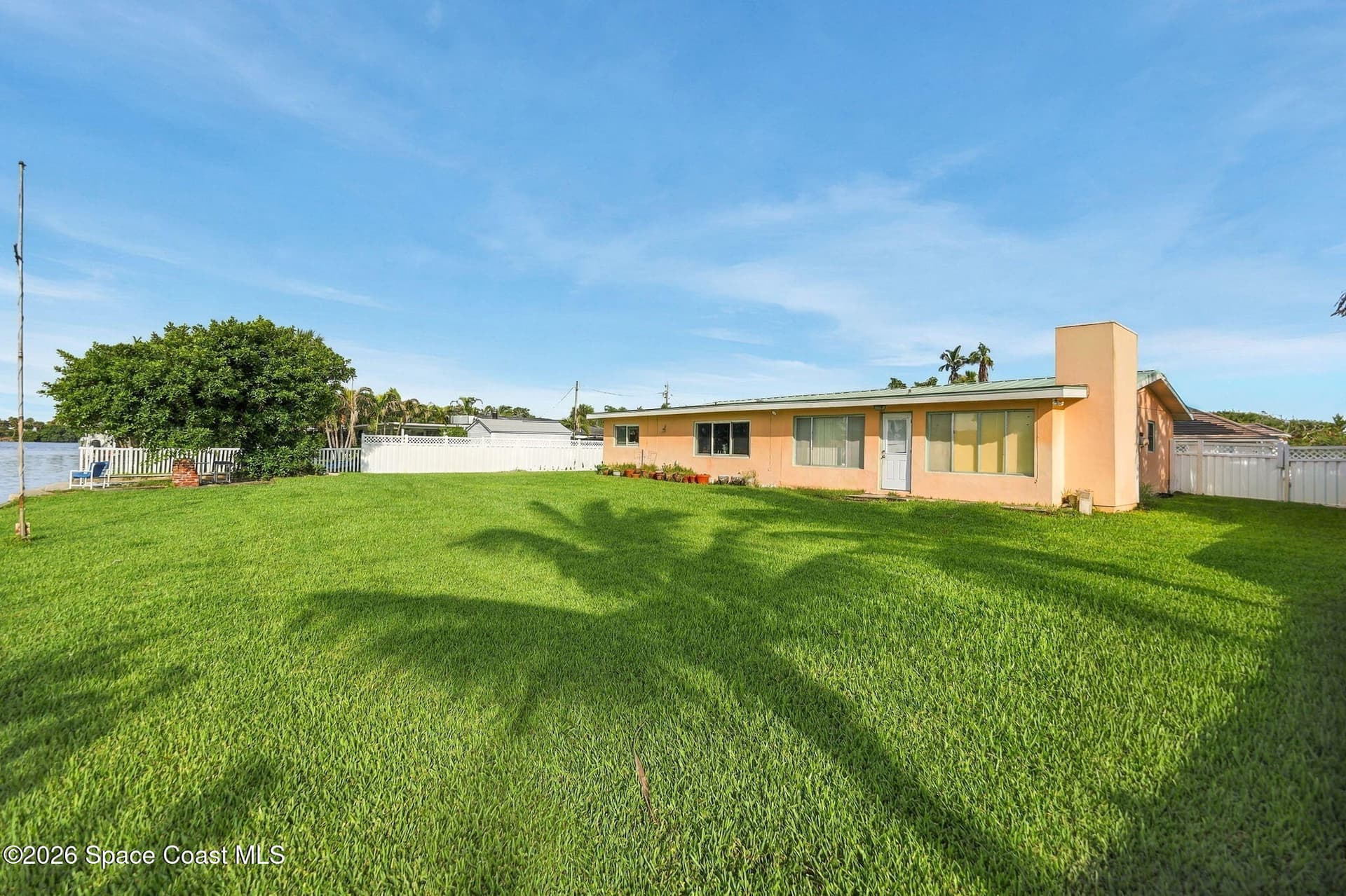 6 Venetian Way B photo 16