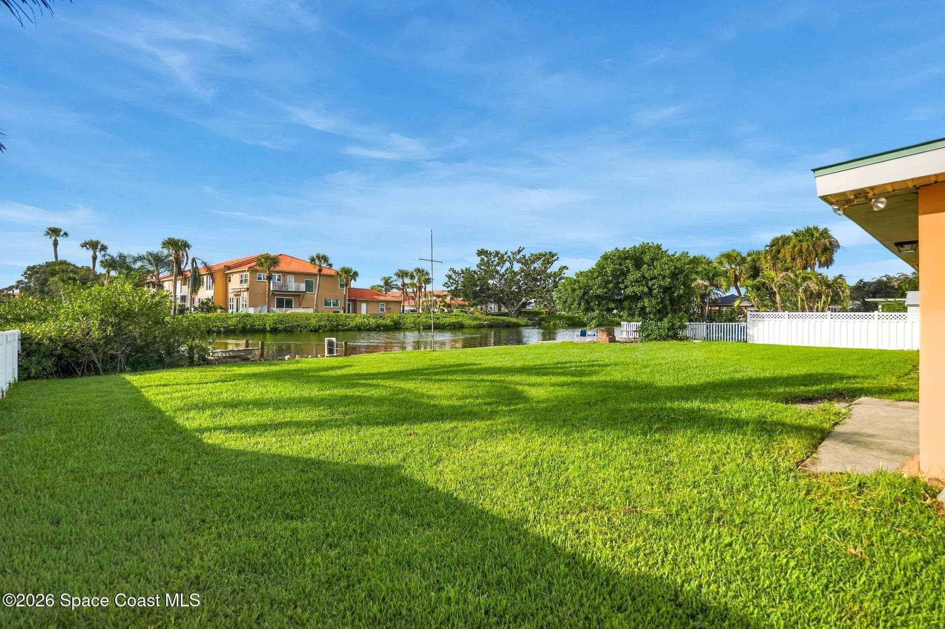 6 Venetian Way B photo 12
