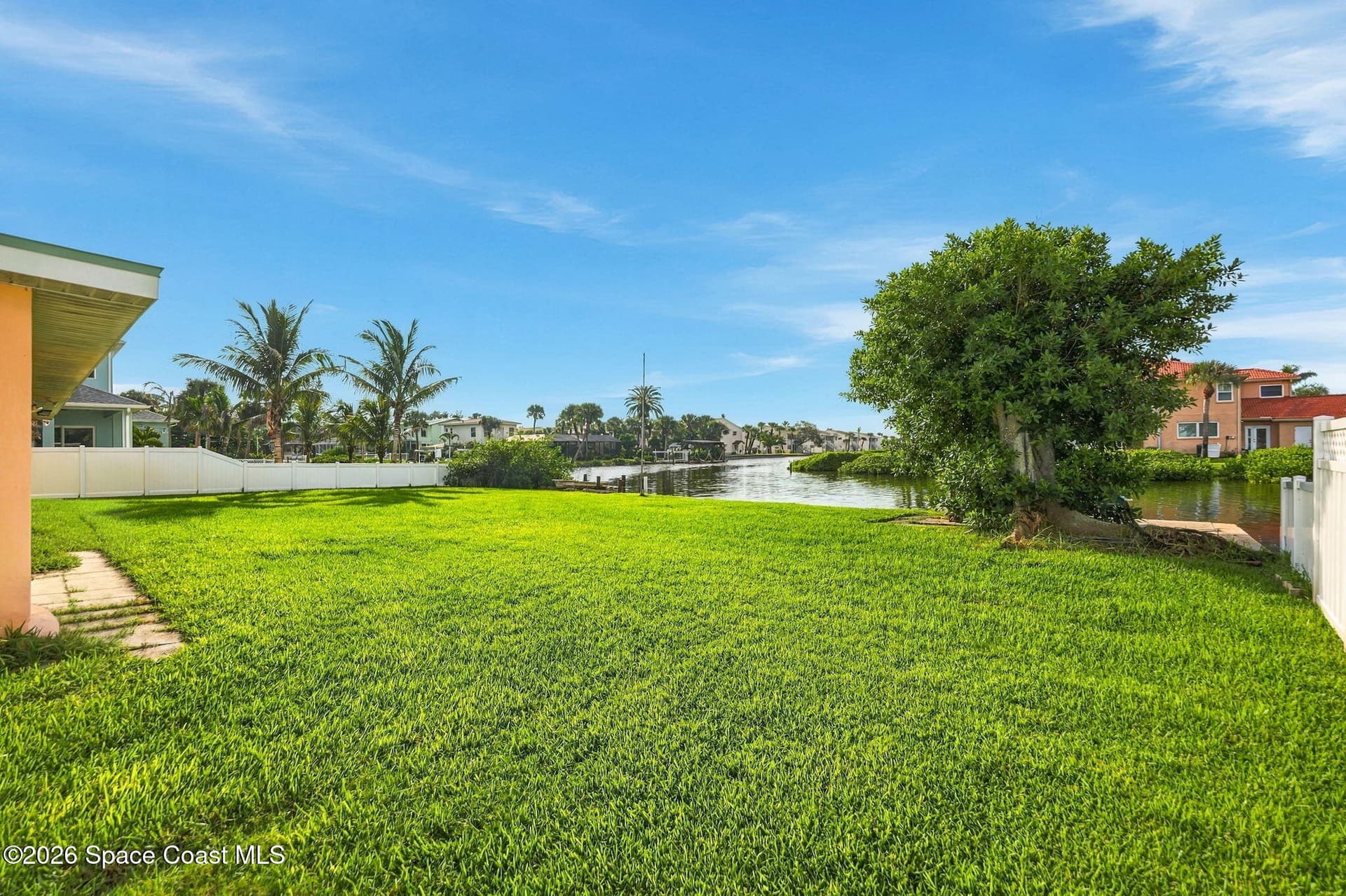 6 Venetian Way B photo 14