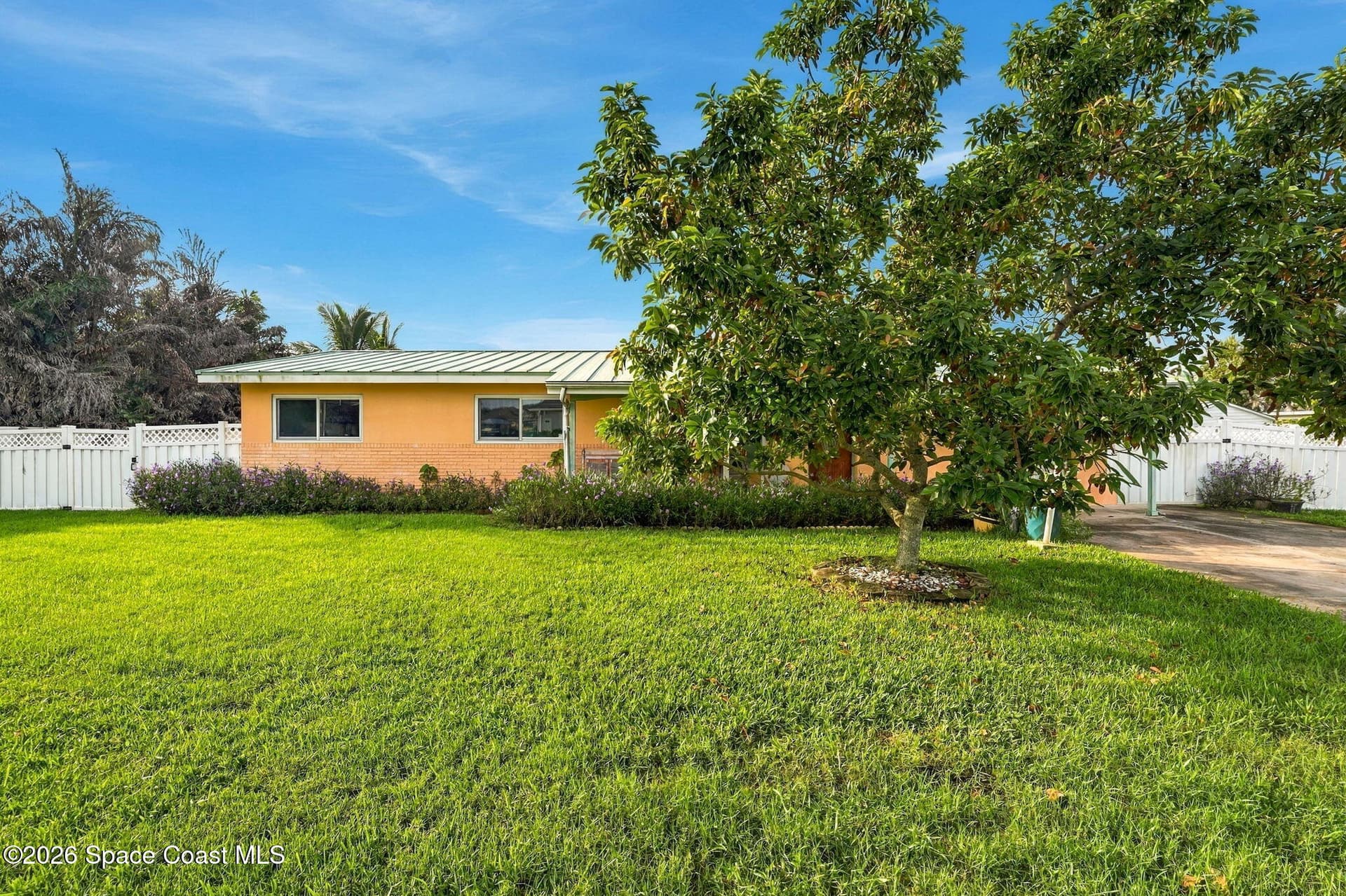 6 Venetian Way B photo 18