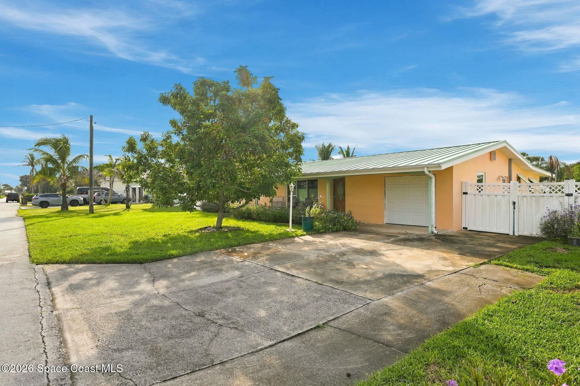 6 Venetian Way B photo 20