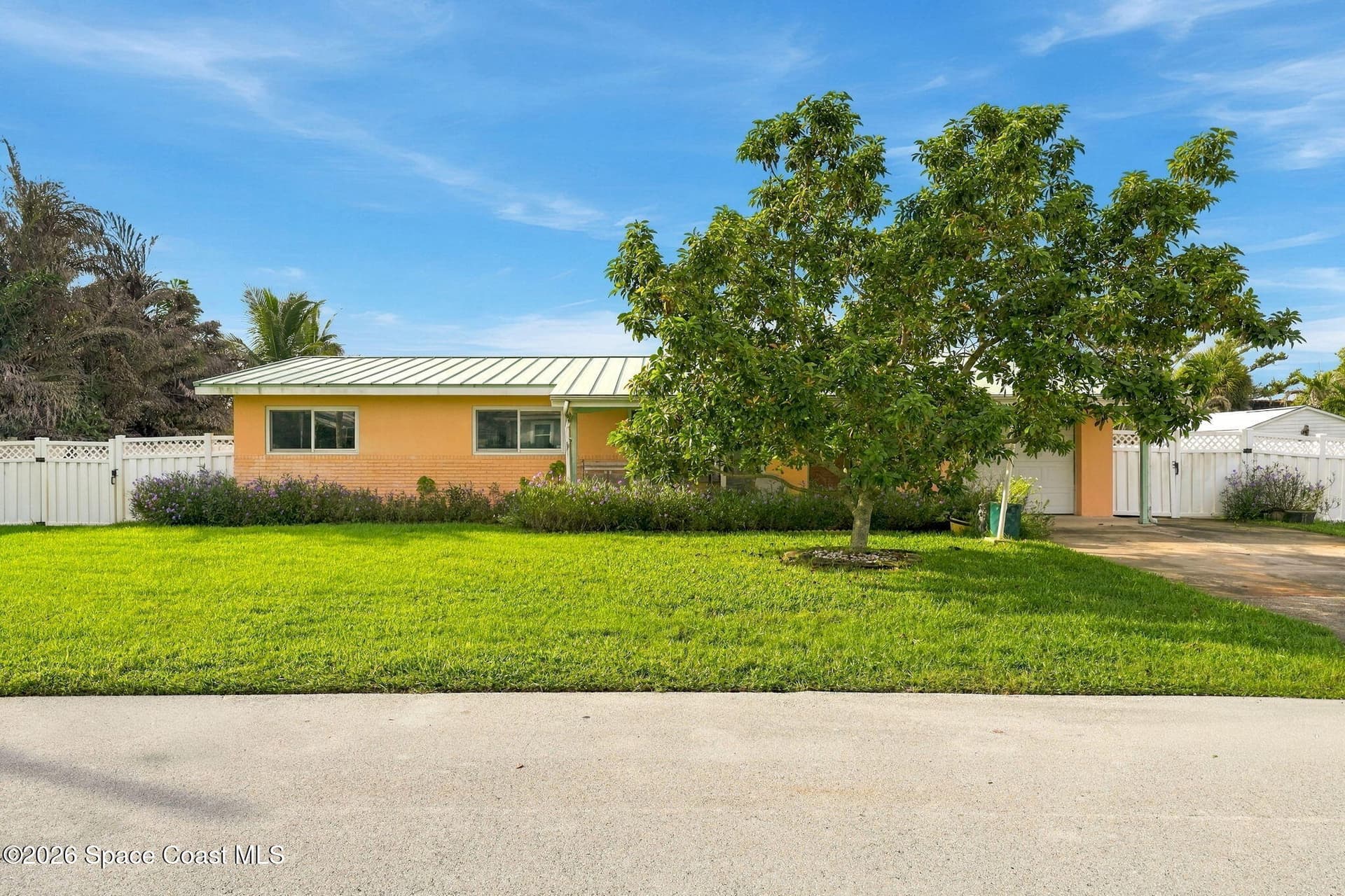 6 Venetian Way B photo 21