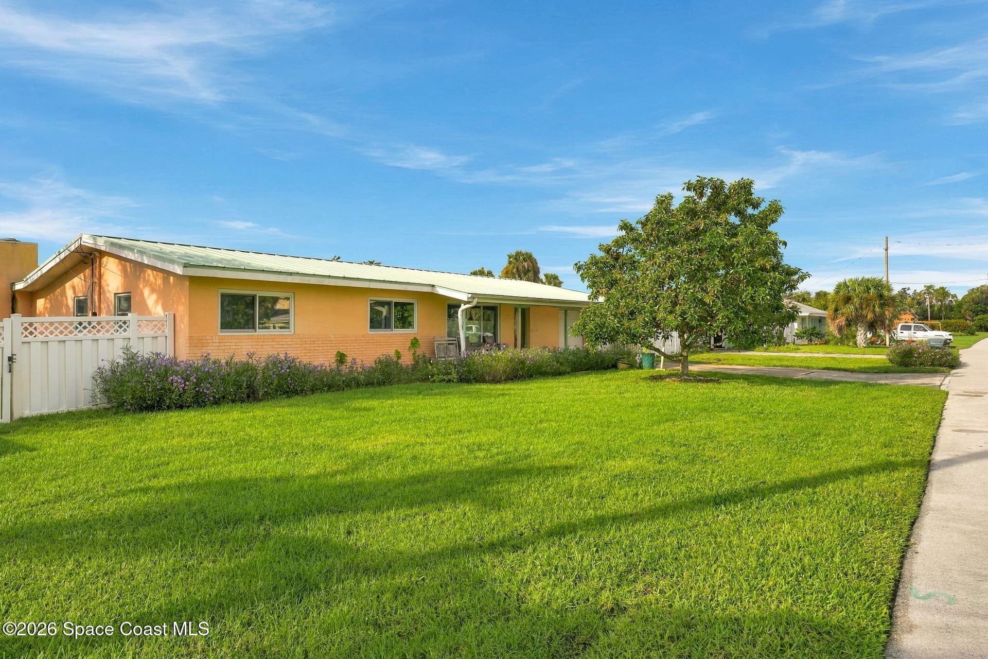 6 Venetian Way B photo 19