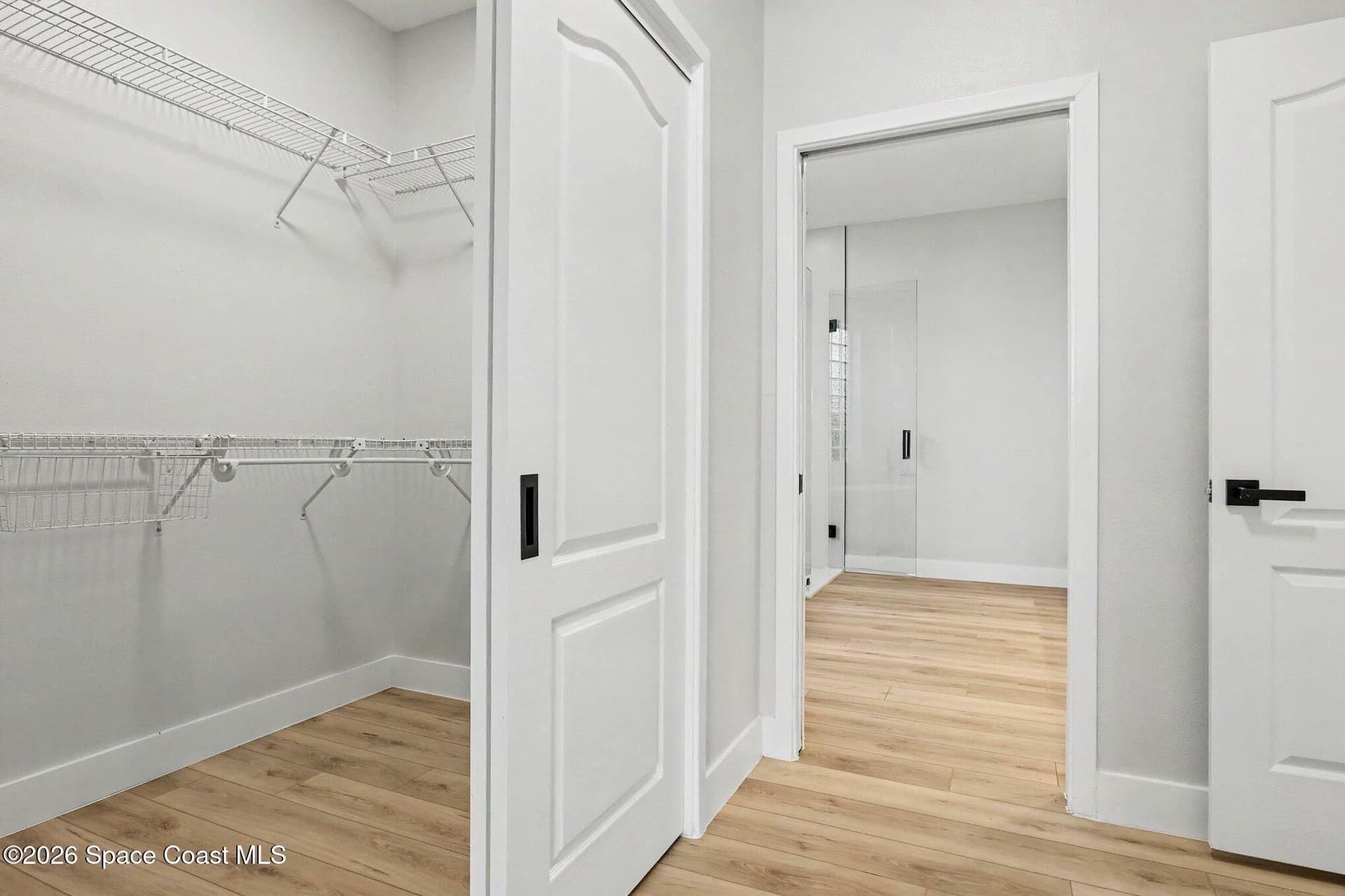572 Oceanside Boulevard photo 20