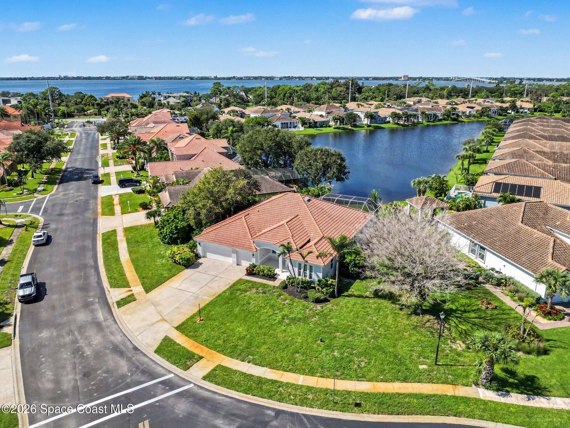 572 Oceanside Boulevard photo 3