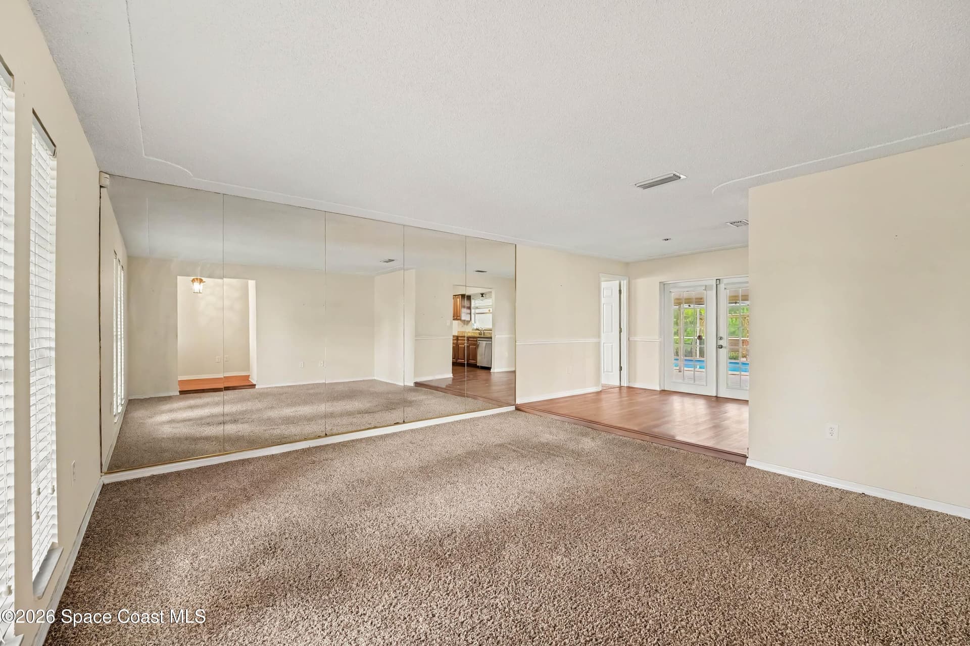 75 Artemis Boulevard photo 7