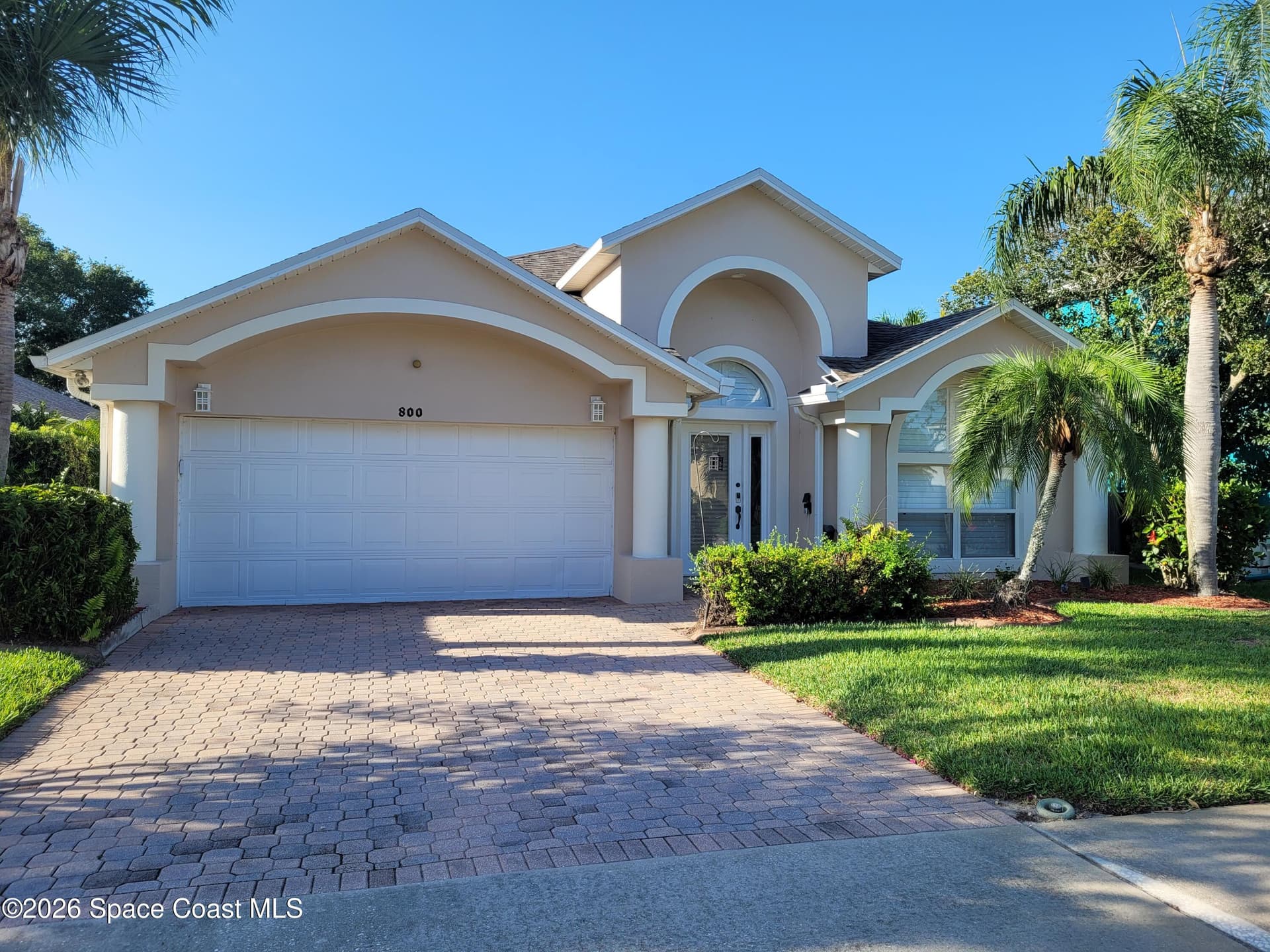 800 Sunset Lakes Drive photo 2