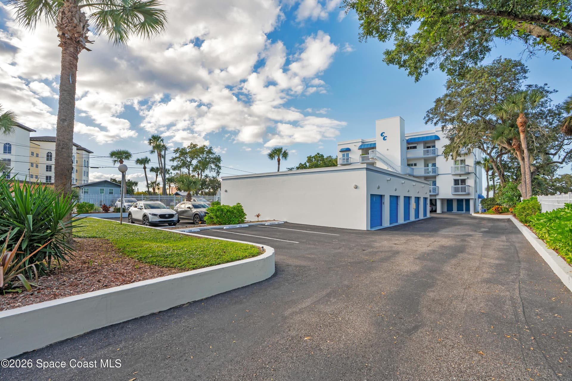 1208 E River Drive E #401 3