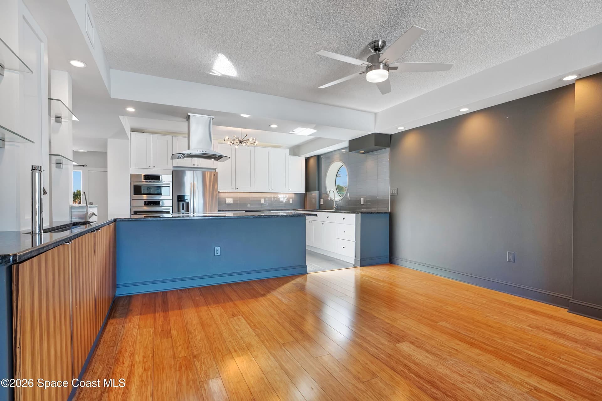 1208 E River Drive E 401 photo 15