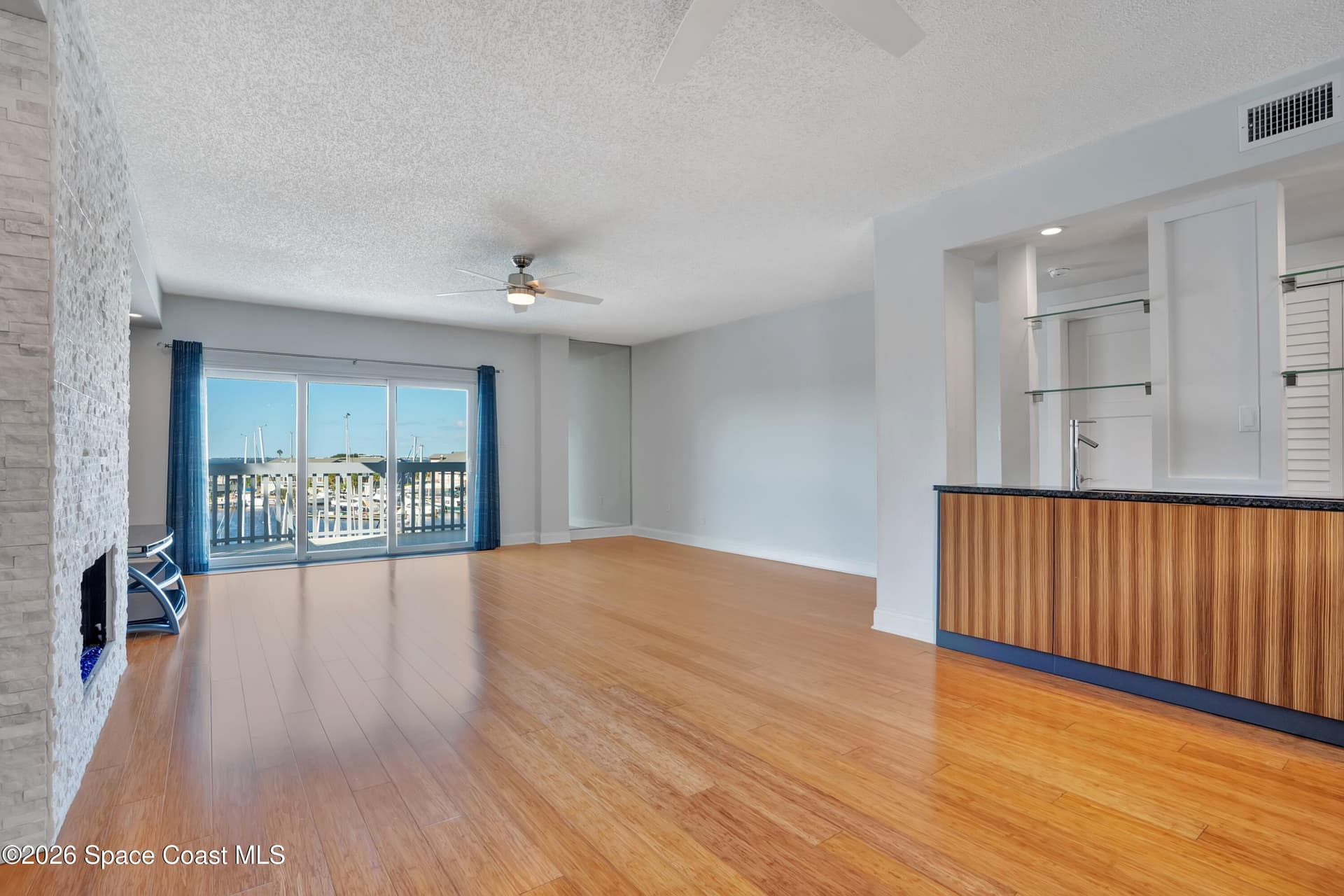 1208 E River Drive E 401 photo 16
