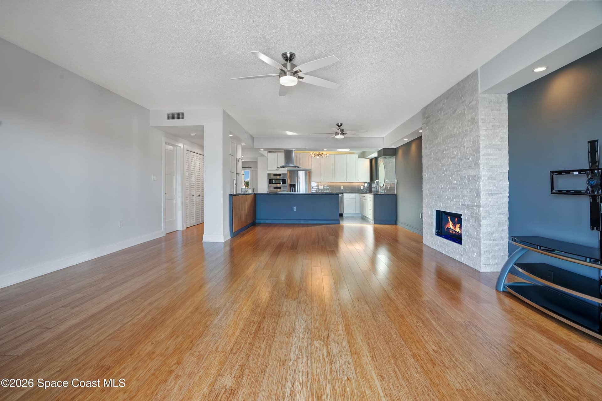 1208 E River Drive E 401 photo 17