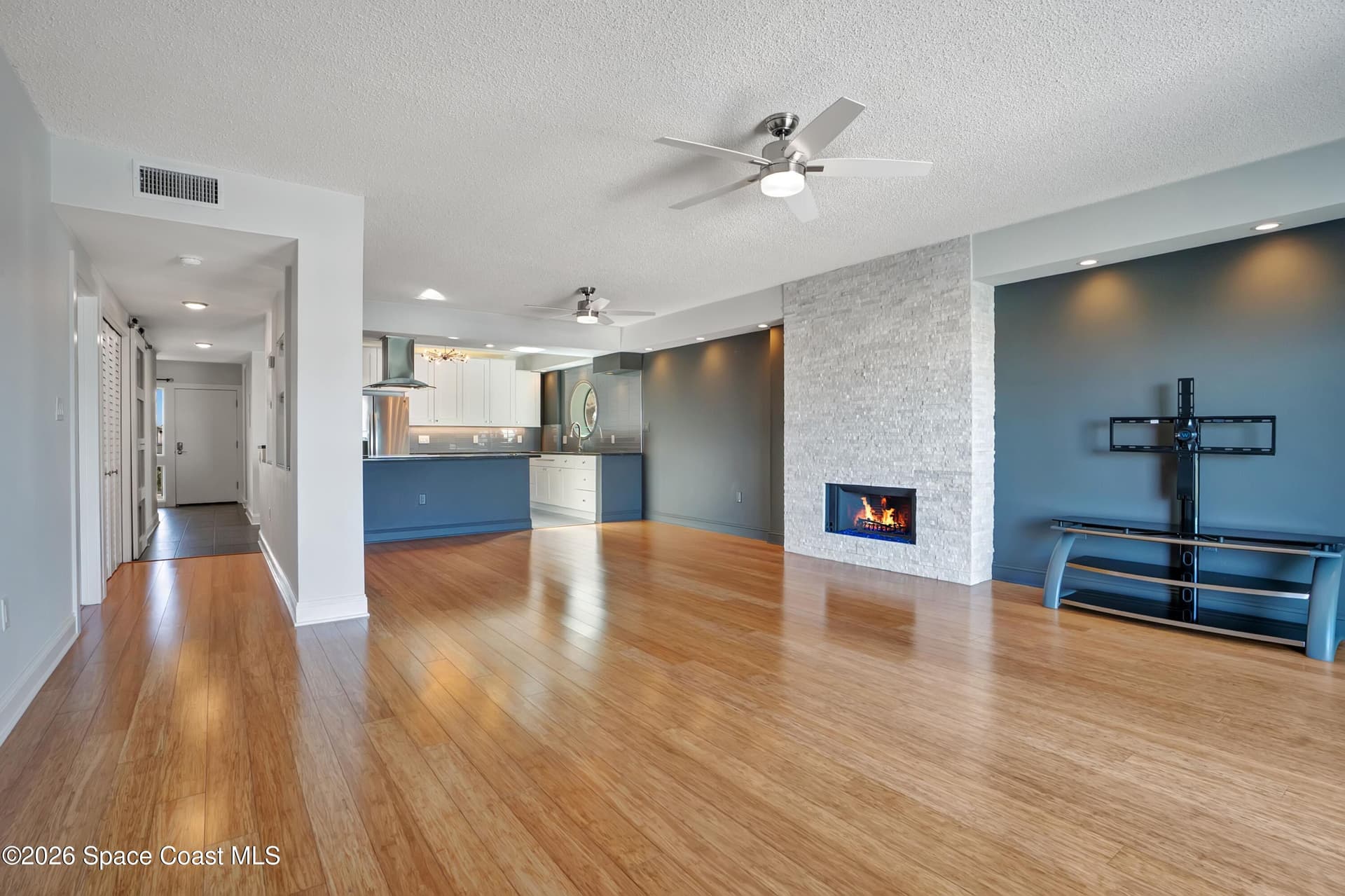 1208 E River Drive E 401 photo 19
