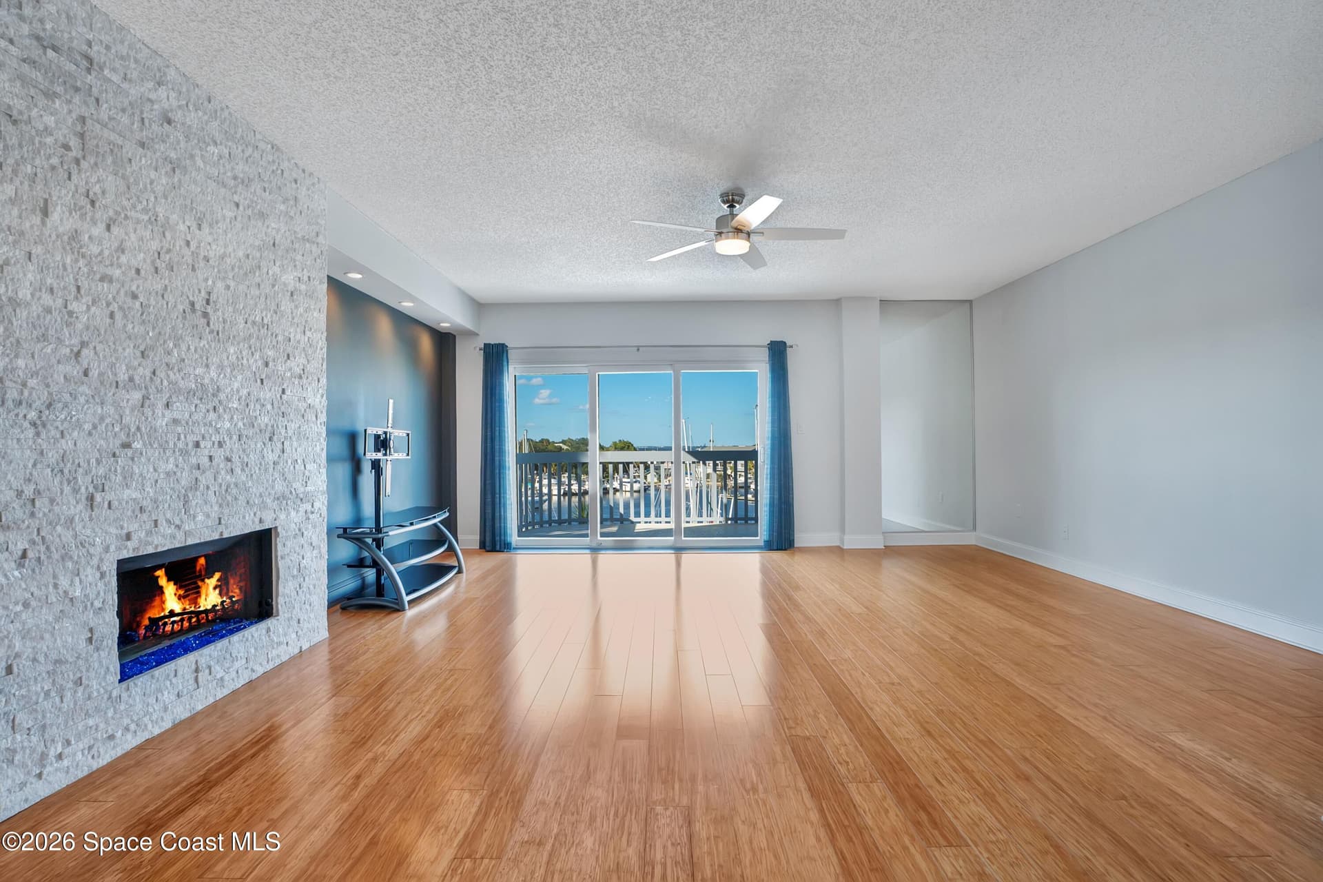 1208 E River Drive E 401 photo 20
