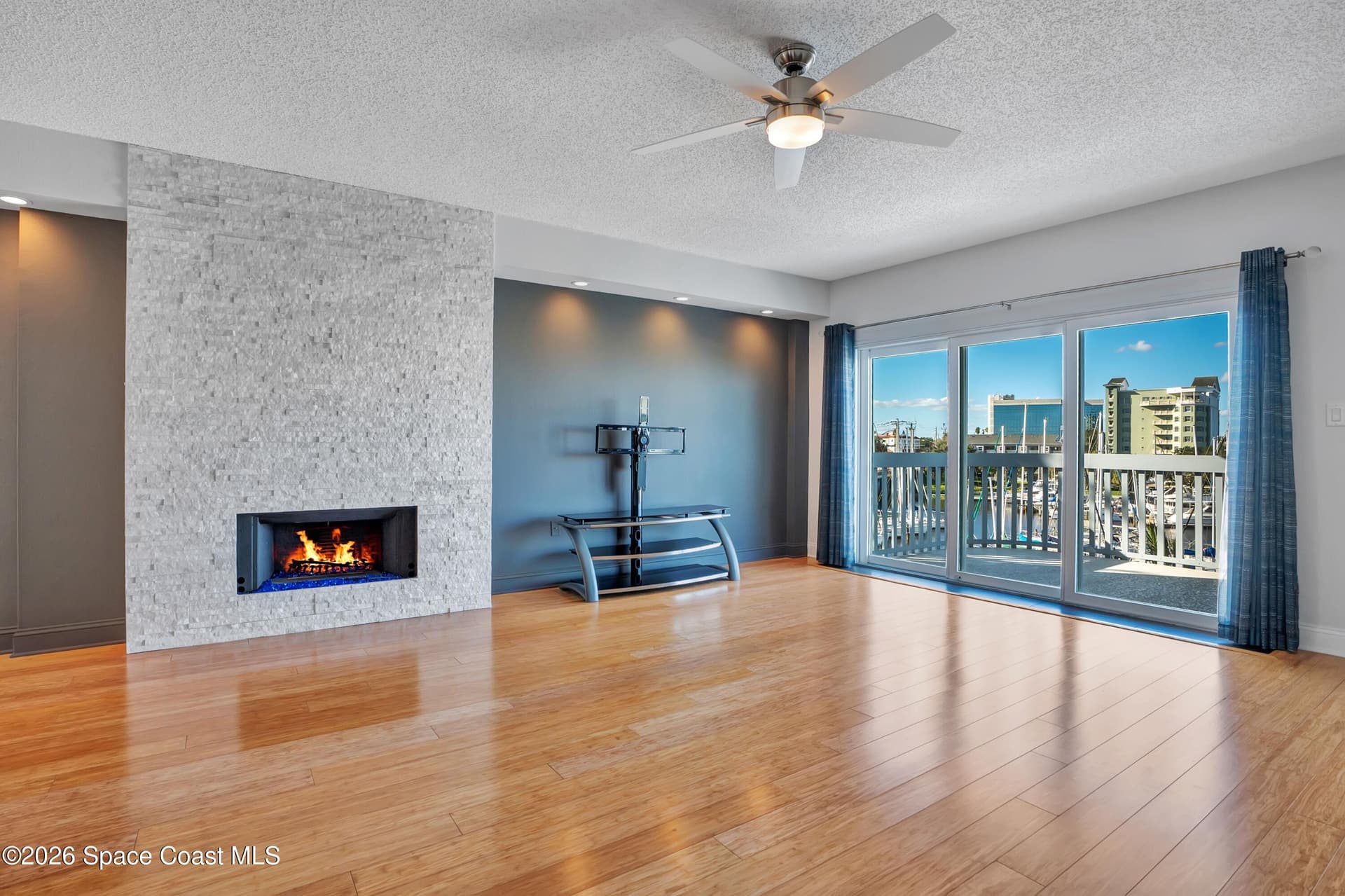 1208 E River Drive E 401 photo 21