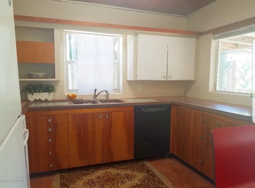 1095 Newfound Harbor Drive photo 12