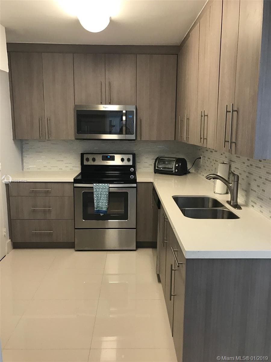 3801 S Ocean Dr 10V photo 1