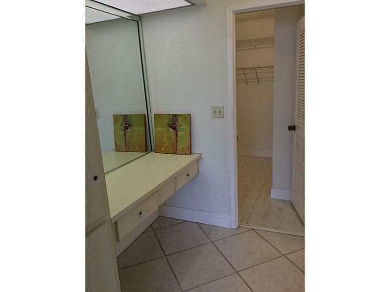 2500 Parkview Drive 1519 photo 14