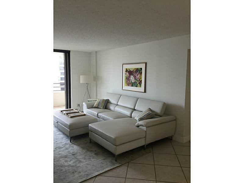 2500 Parkview Drive 1519 photo 4