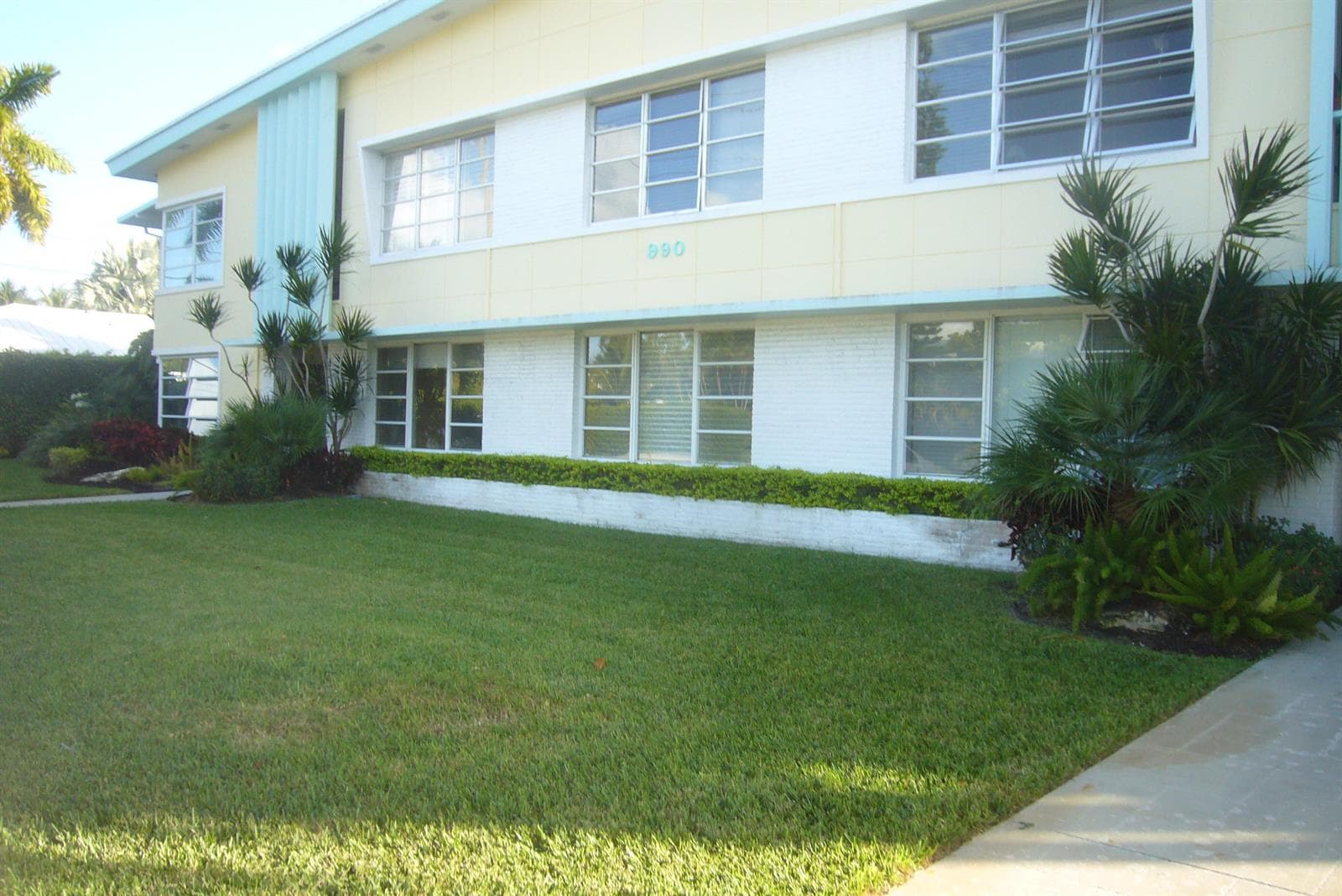 990 Casuarina Road 2 photo 1
