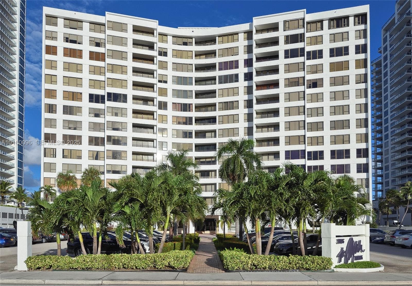 3505 S Ocean Dr 105 photo 1