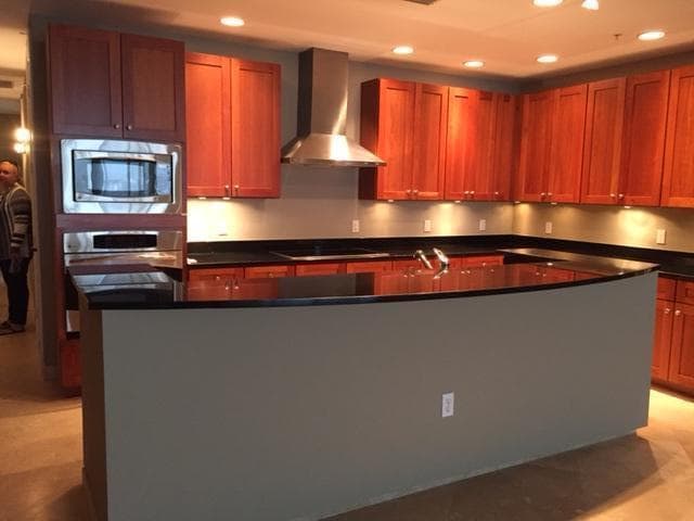 180 Lake Drive 2103 photo 4