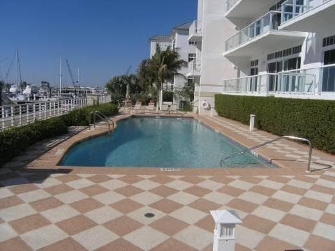 180 Lake Drive 2103 photo 21