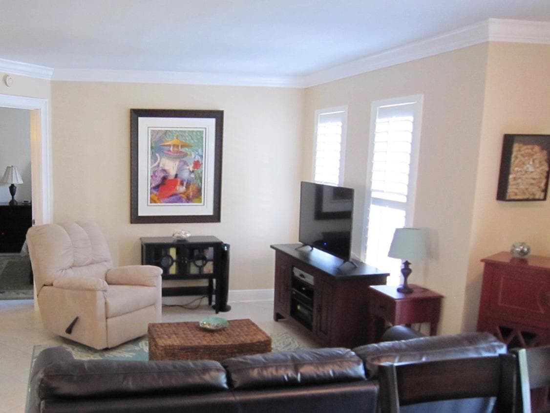 1060 Lake Shore Drive 206 photo 4