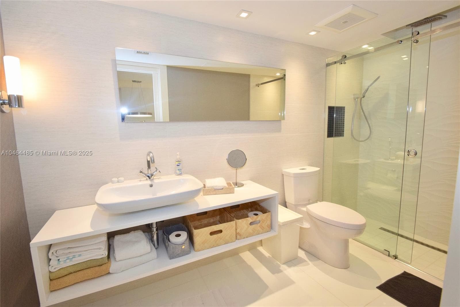 2301 Collins Ave 815/814 photo 3