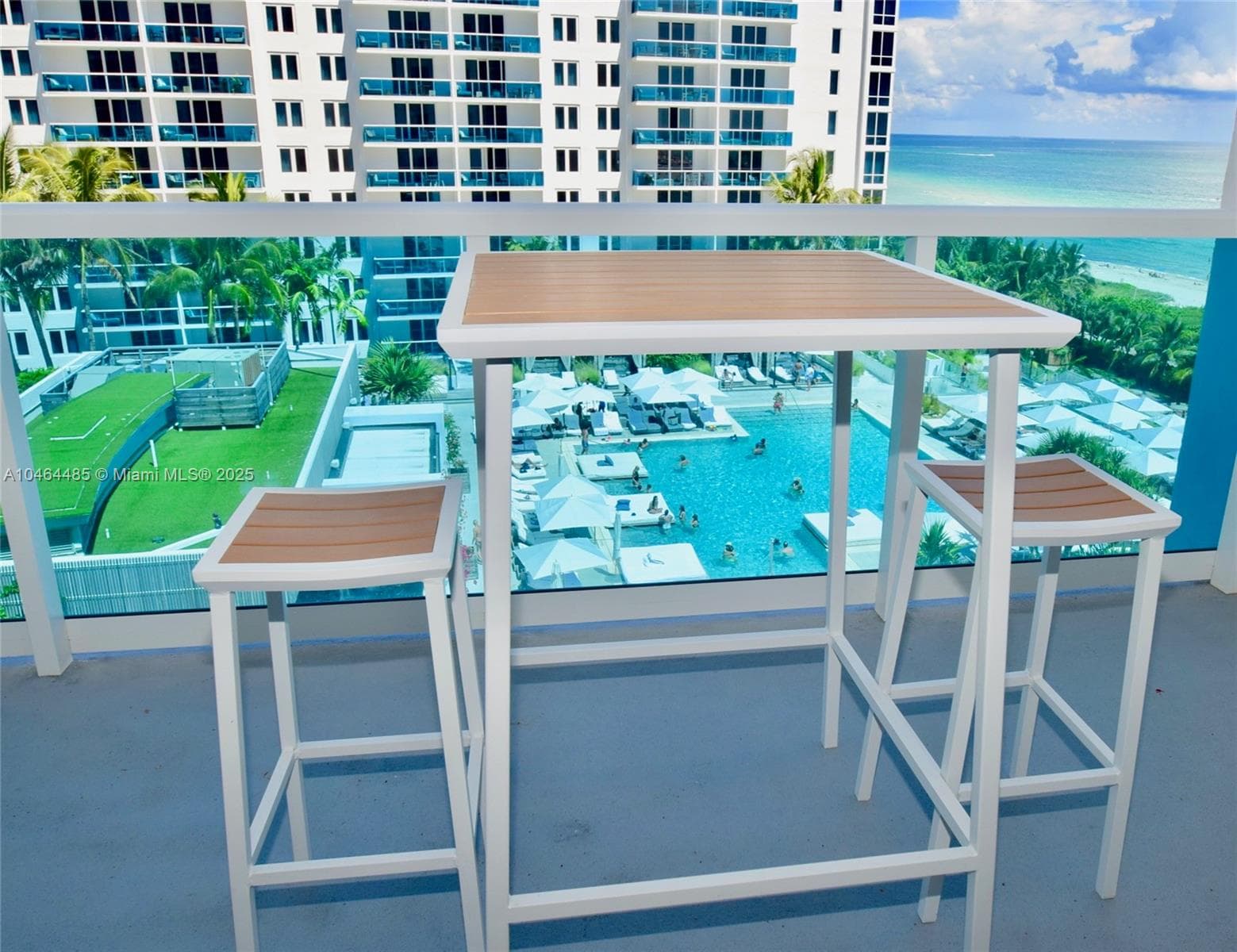2301 Collins Ave 815/814 photo 1