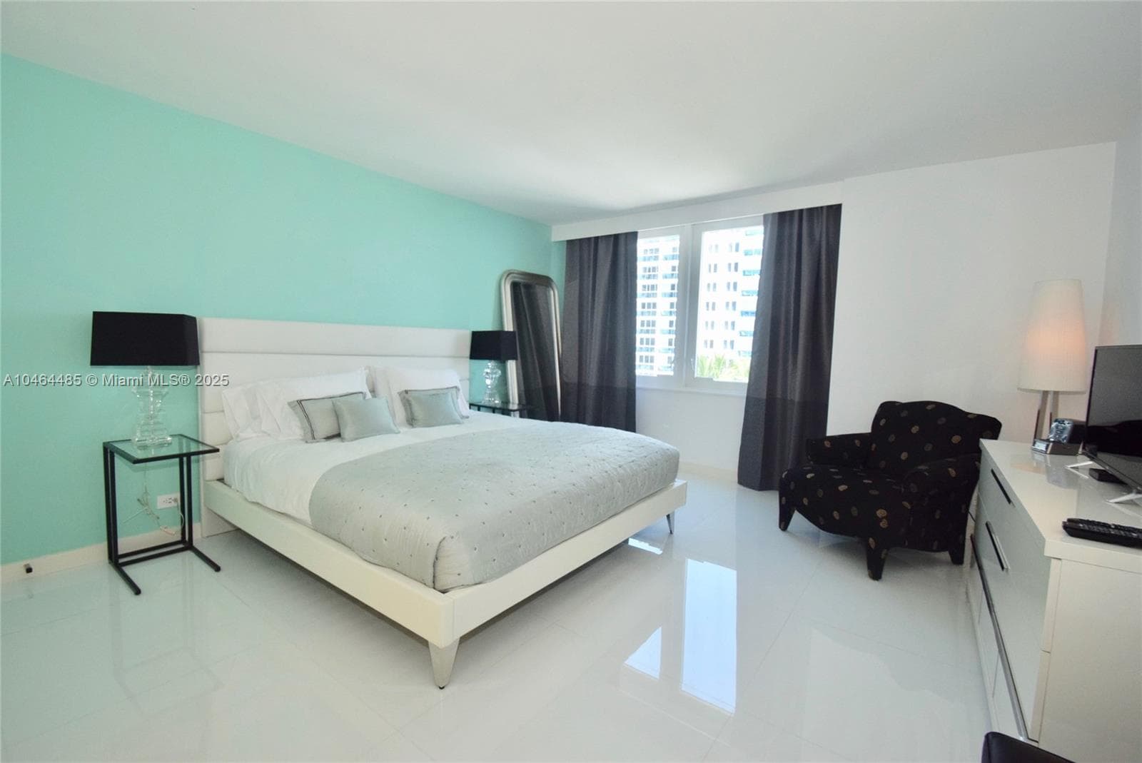 2301 Collins Ave 815/814 photo 18