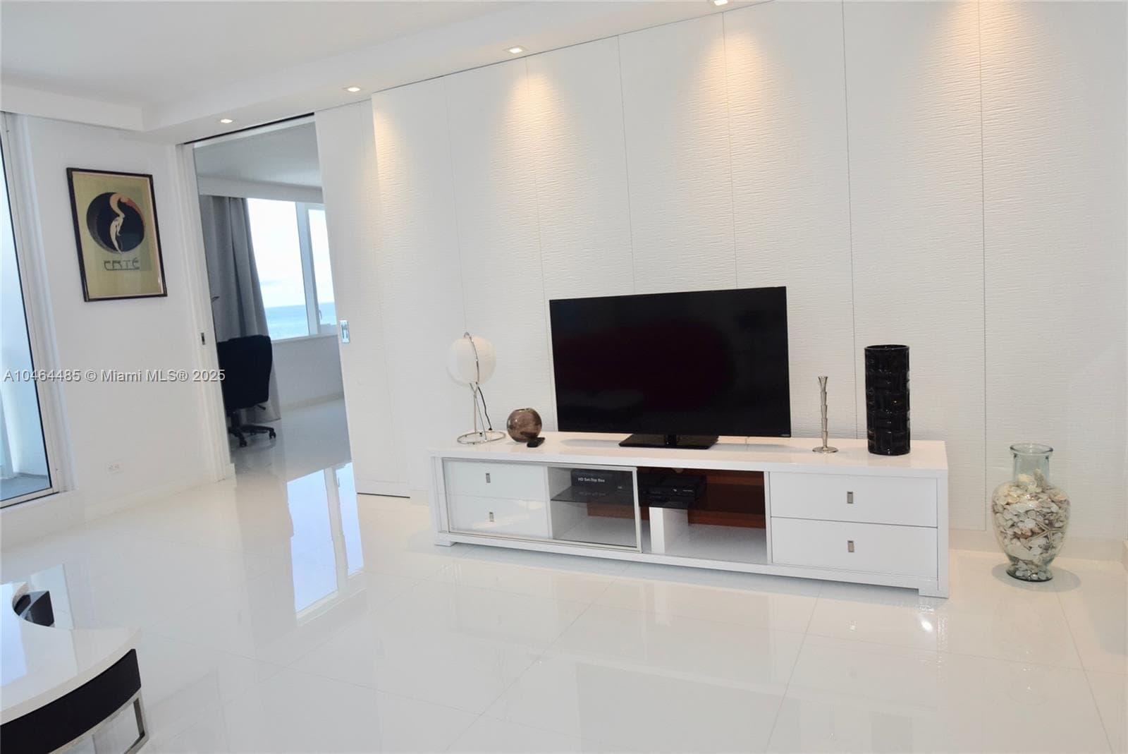 2301 Collins Ave 815/814 photo 8