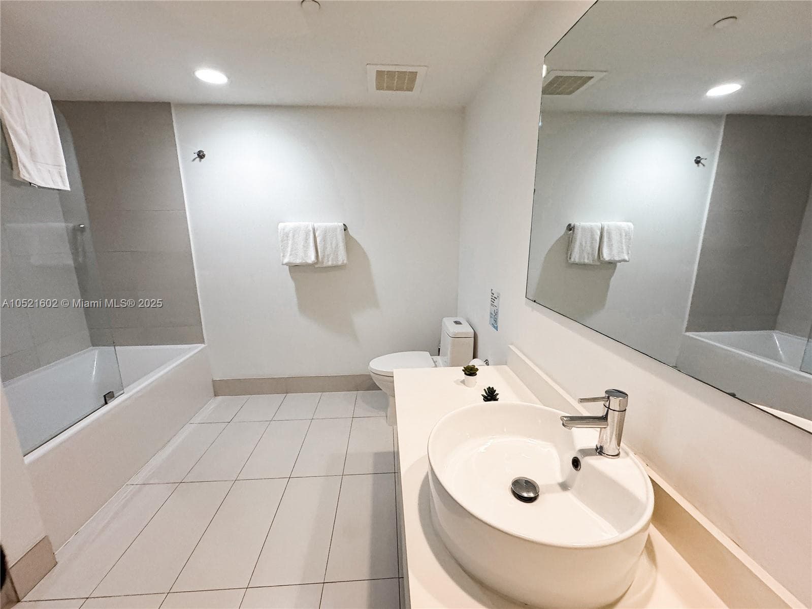 2600 E Hallandale Beach 3104 photo 17