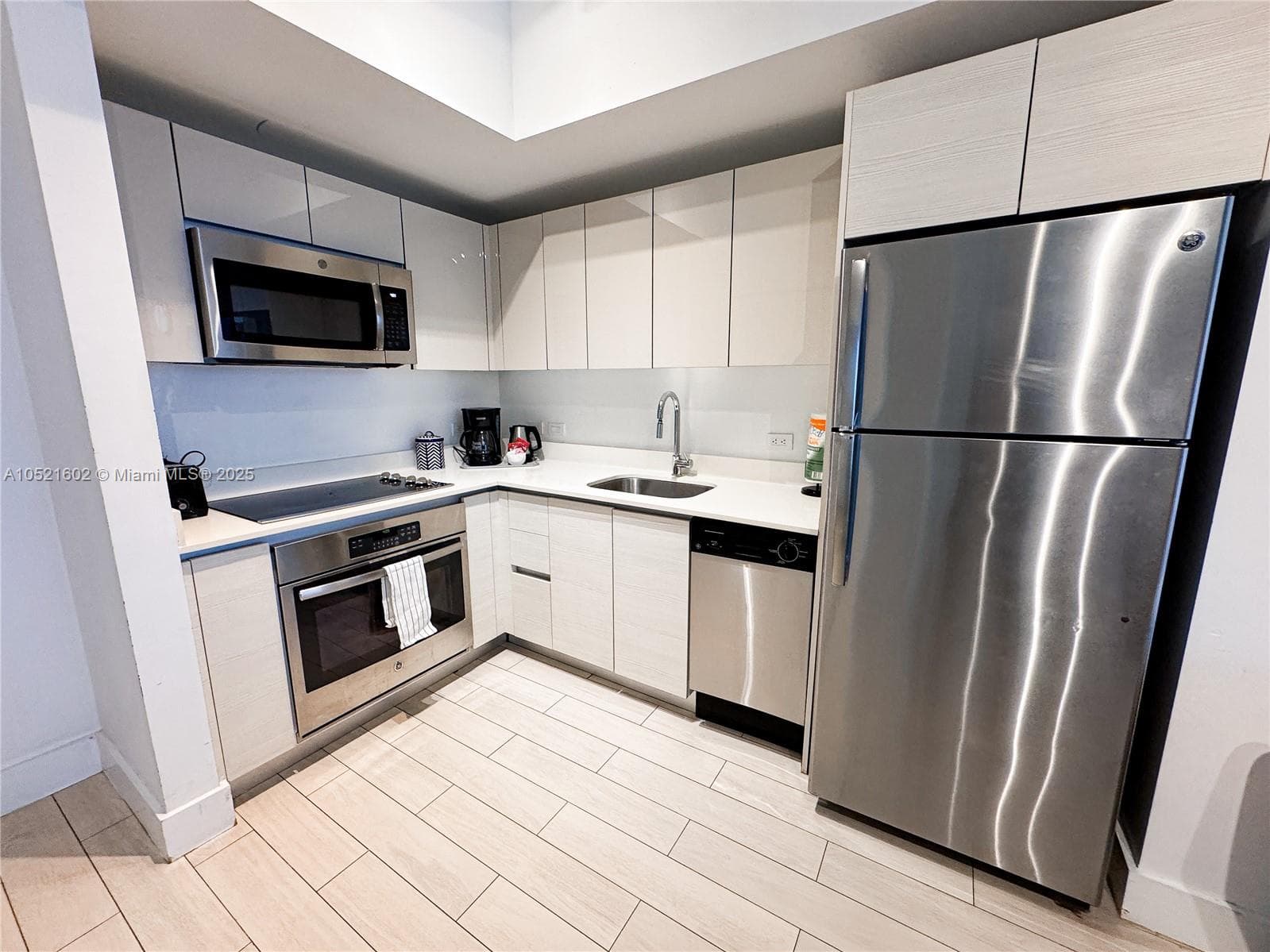 2600 E Hallandale Beach 3104 photo 3