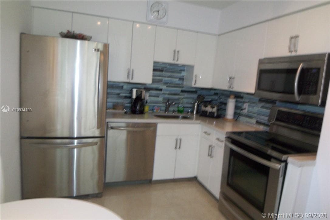 5161 COLLINS AV 806 photo 13