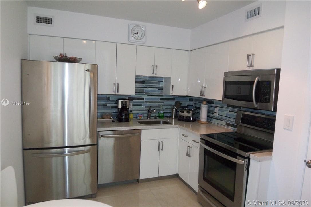 5161 COLLINS AV 806 photo 12