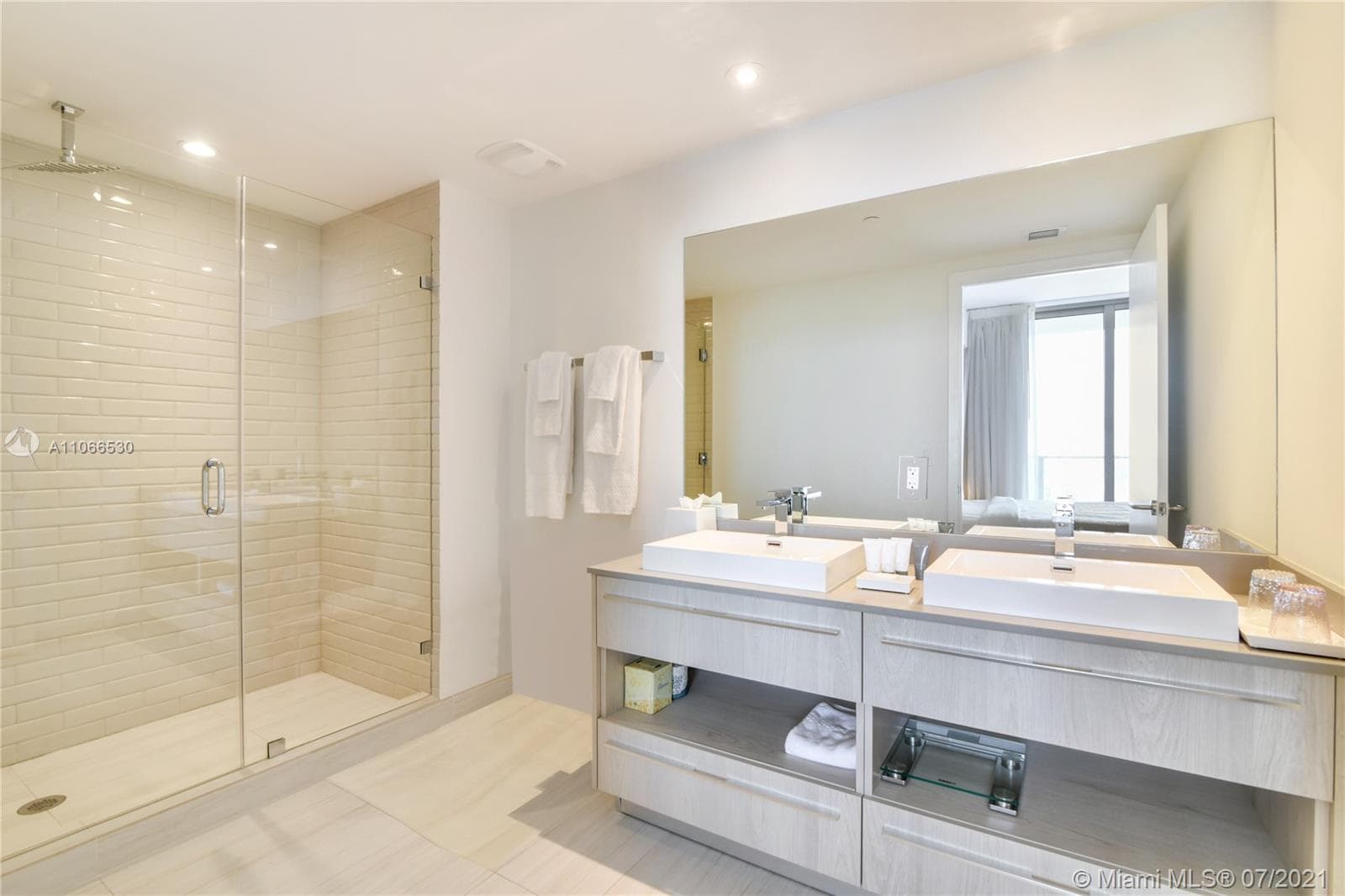4010 S Ocean Dr R1406 photo 11