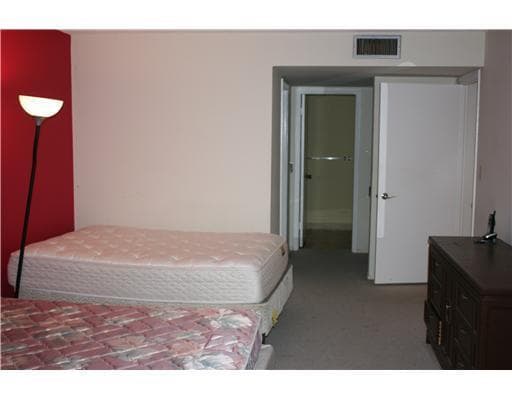 1915 Brickell Avenue 1104C photo 12
