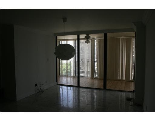 1915 Brickell Avenue 1104C photo 5