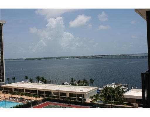 1915 Brickell Avenue 1104C photo 15