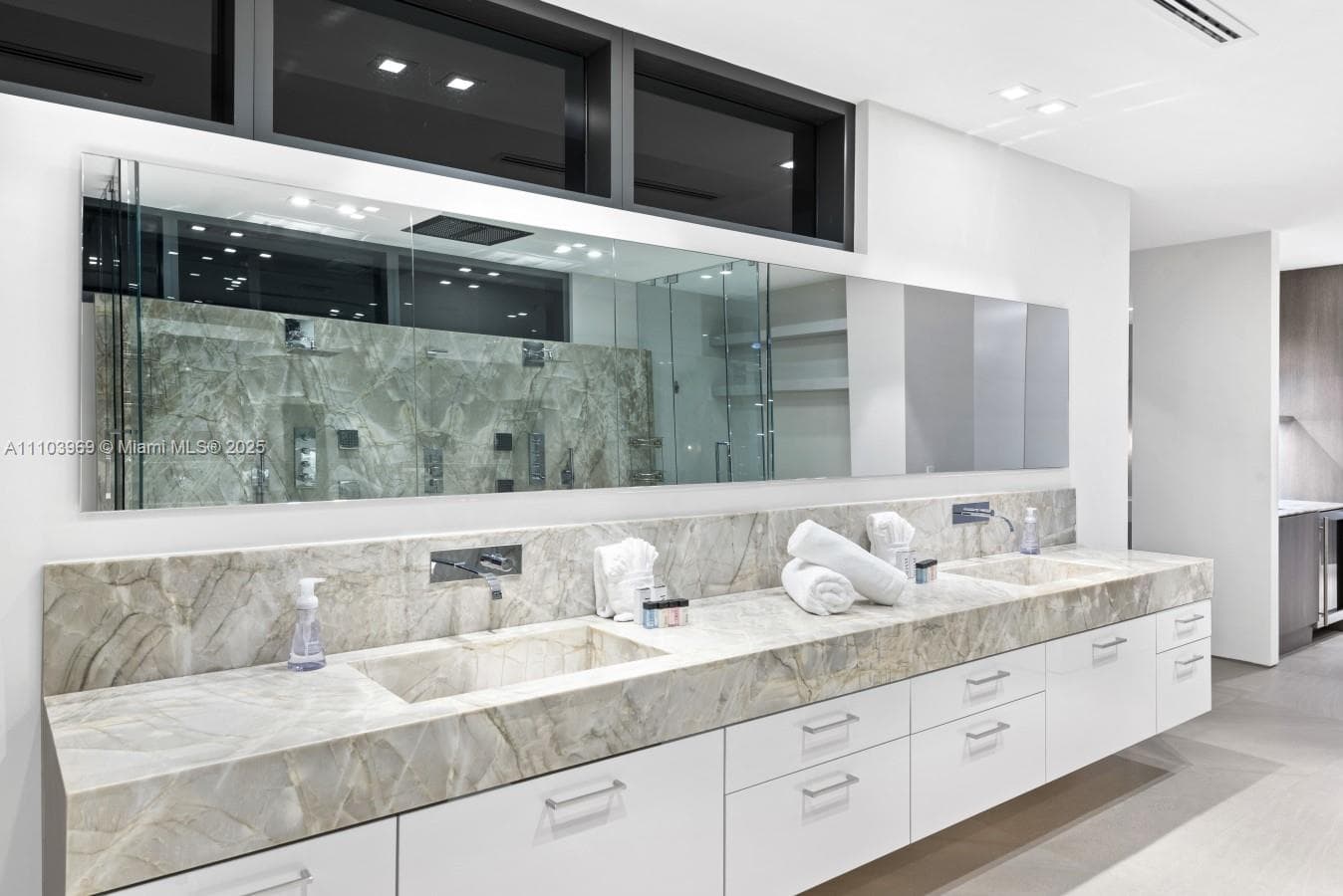 440 Mola Ave photo 23