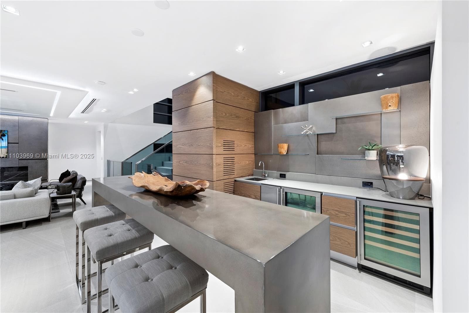 440 Mola Ave photo 17