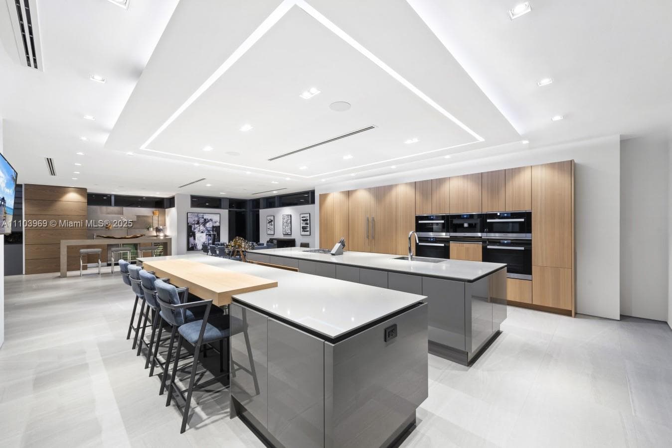 440 Mola Ave photo 16